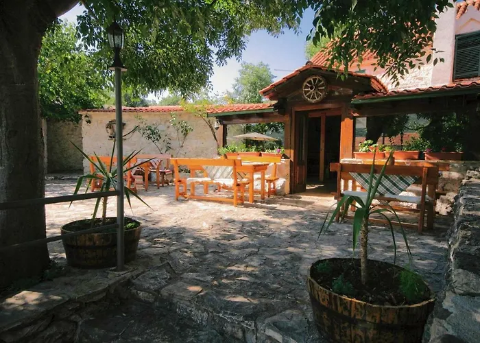 Robi Apartment Vrsine